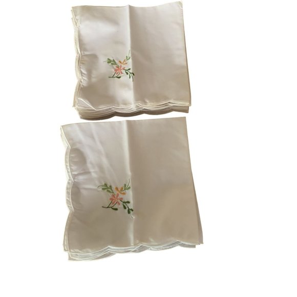Vintage Set of 12 Embroidered Napkins 15 x 15” Some Staining - Picture 7 of 7